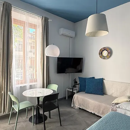 Nice Studio Apartment דירה פראטו